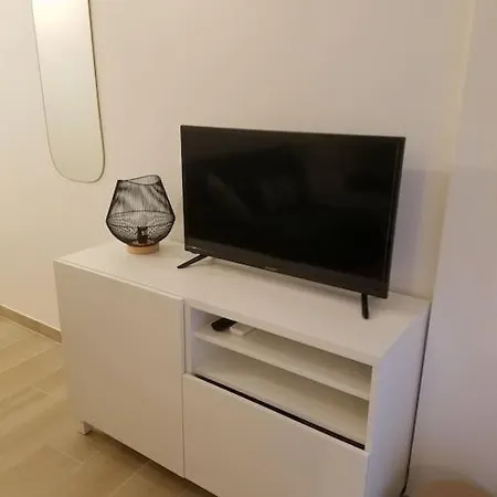 2 Pieces Cosy Neuf Patio Proche - *