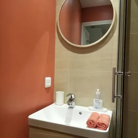 아파트 2 Pieces Cosy Neuf Patio Proche - *