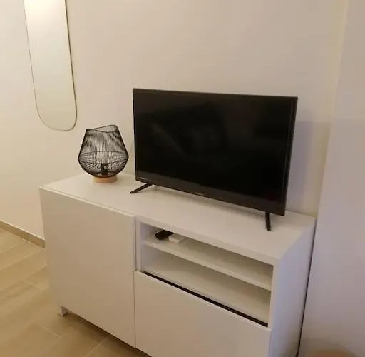 2 Pieces Cosy Neuf Patio Proche - *