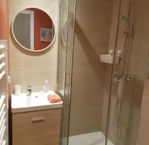 2 Pieces Cosy Neuf Patio Proche - *